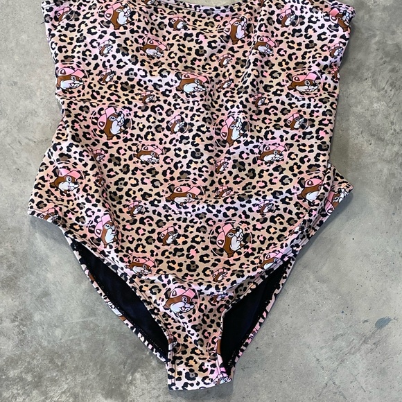 Buc-ee's women’s black/orange leopard swimsuit Size Medium M Animal print - Picture 2 of 5